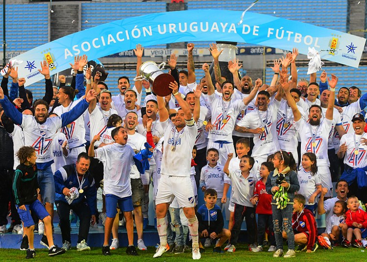 La última ocasión en que el Uruguayo se definió en finales clásicas, fue en 2019, y el título lo ganó Nacional (www.auf.org.uy)