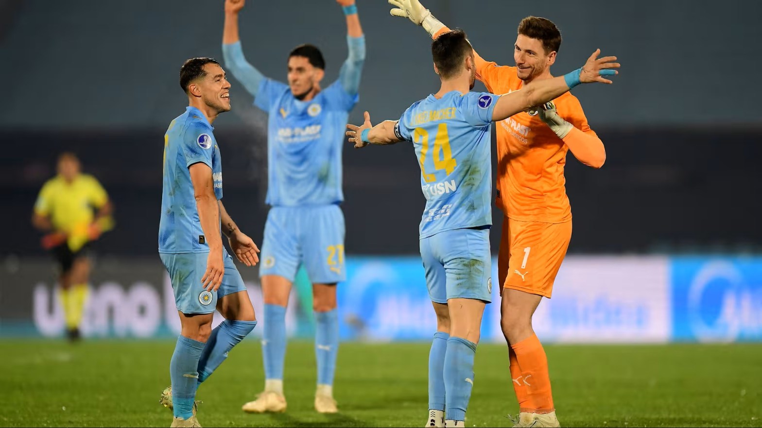 El festejo de los futbolistas de Montevideo City Torque tras clasificar a semifinales de Copa Sudamericana 2026 (www.gol.conmebol.com)